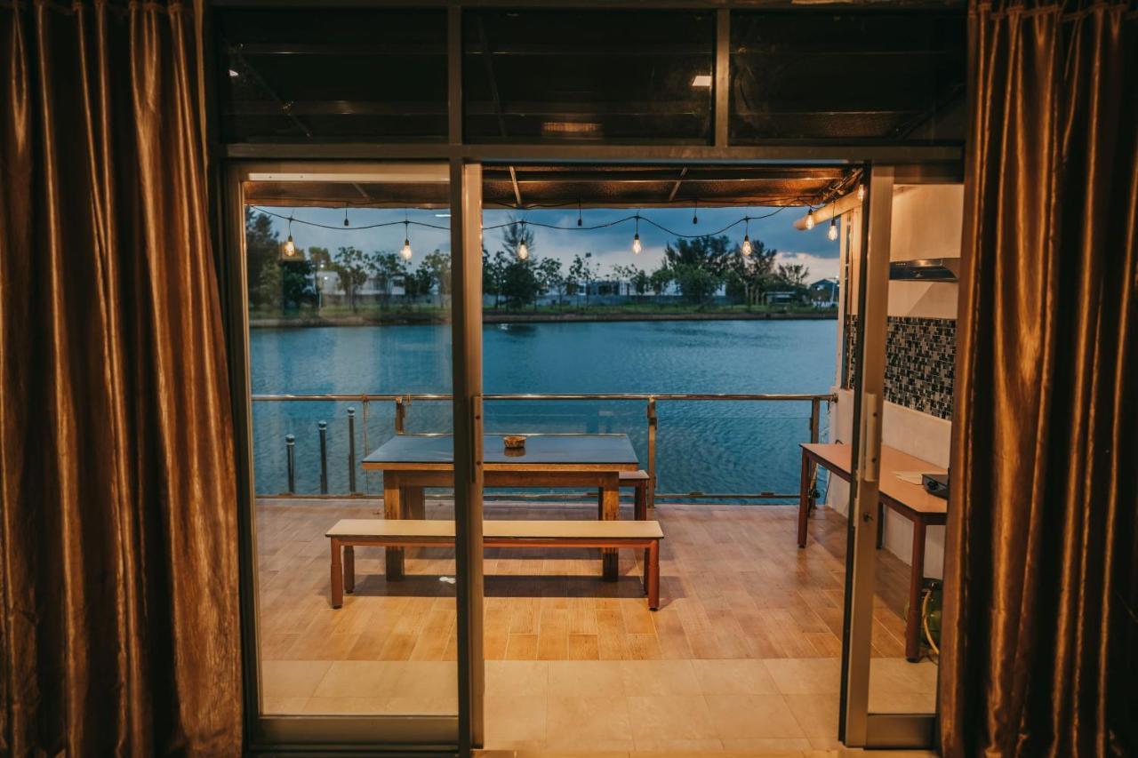 Canoe And Fishing , Free Pickup Villa Batam Exterior photo
